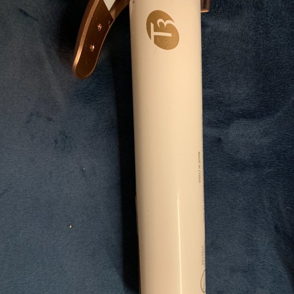 T3 Rose Gold Hair Curling Irons - VAULT ($1100 Value) - Picture 11 of 15